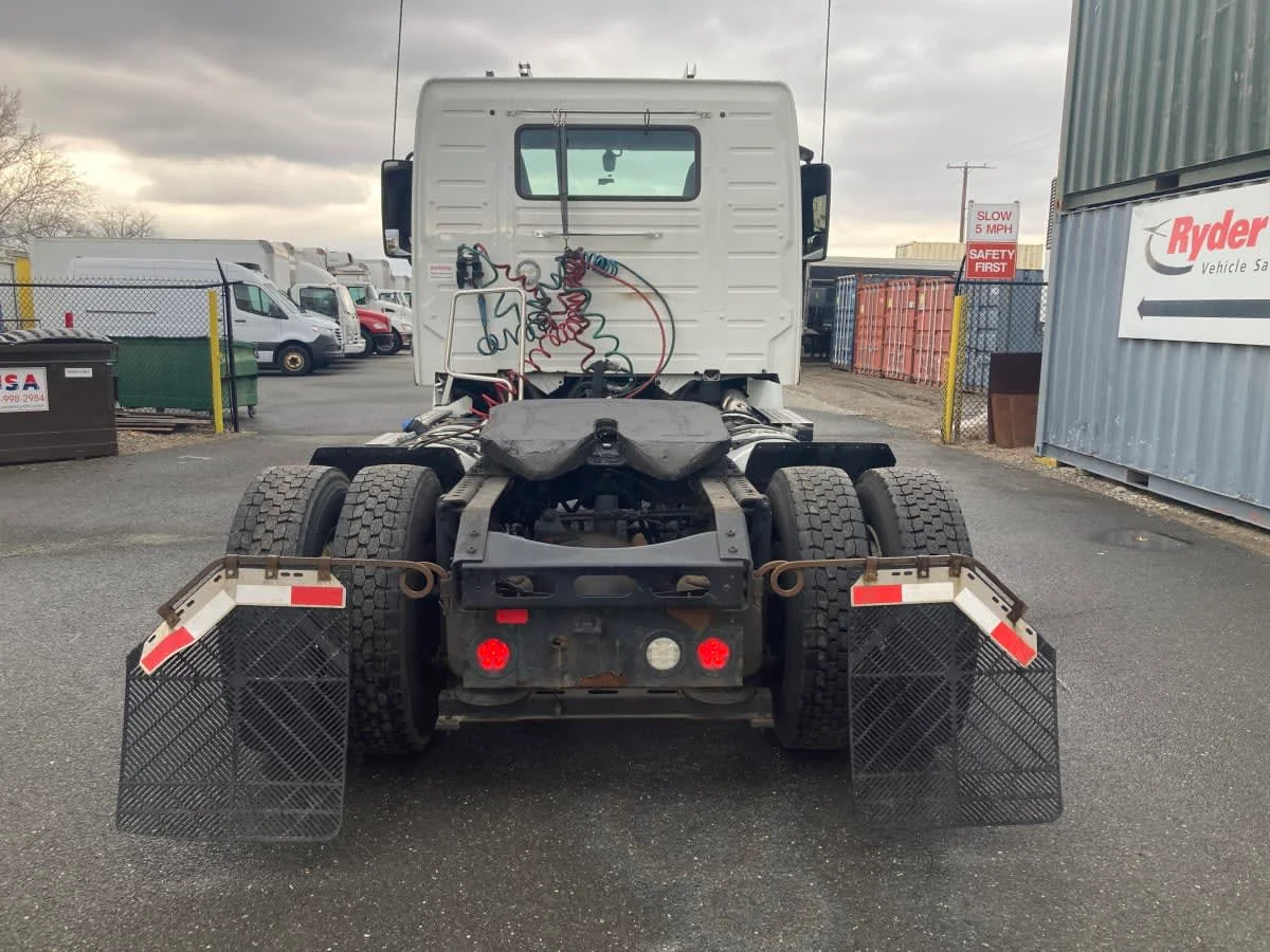 2019 Volvo VNR 660 in Springfield, MA — photo 5