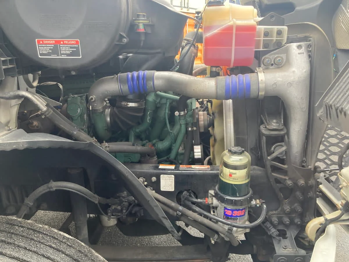 2019 Volvo VNR 660 in Springfield, MA — photo 8