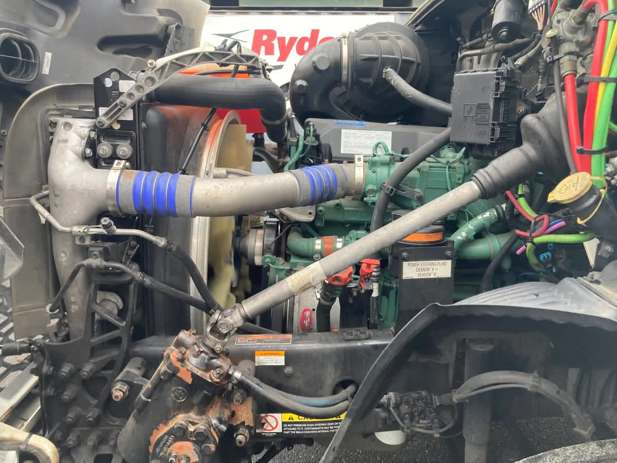 2019 Volvo VNR 660 in Springfield, MA — photo 7