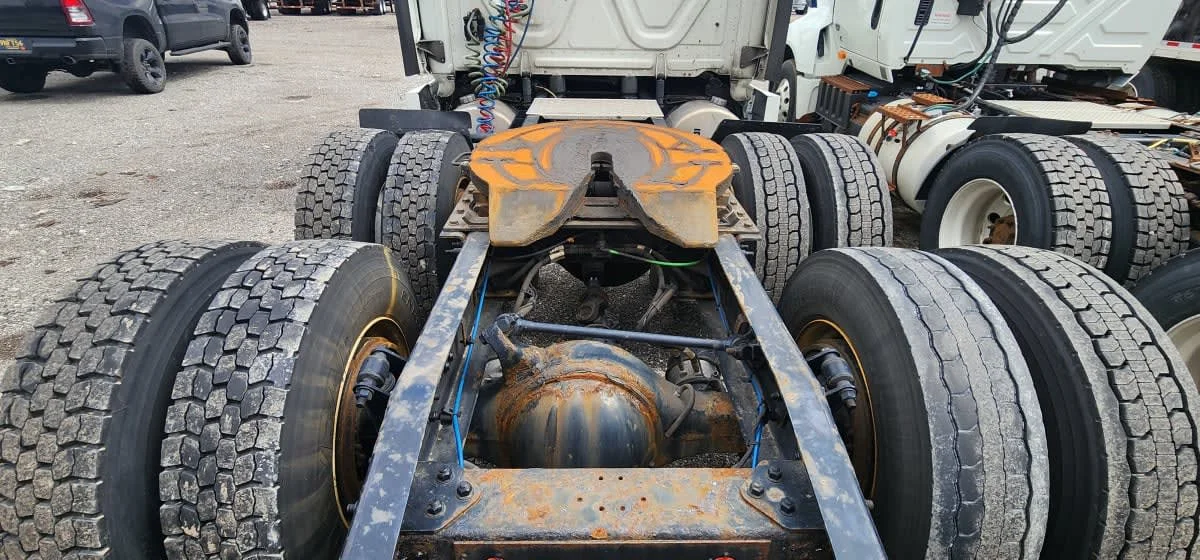 2021 Freightliner Cascadia - image 9