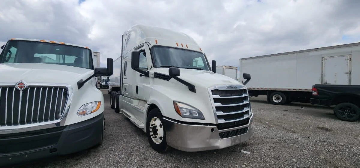 2021 Freightliner Cascadia - image 3