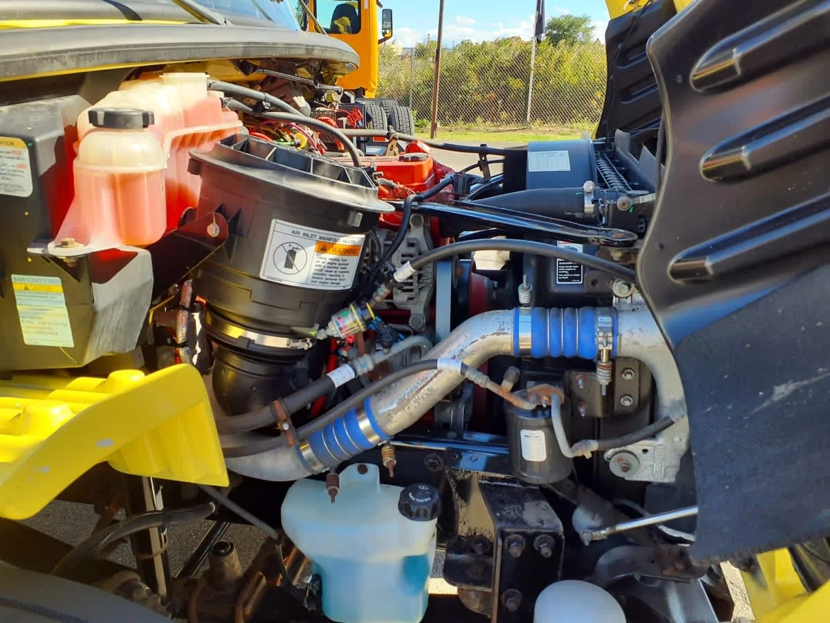 2016 Freightliner M2 106 - image 12