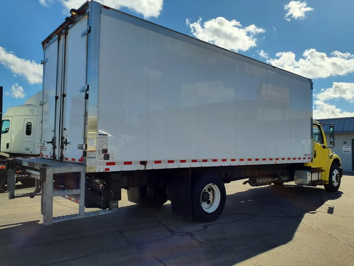 2016 Freightliner M2 106 - image 4