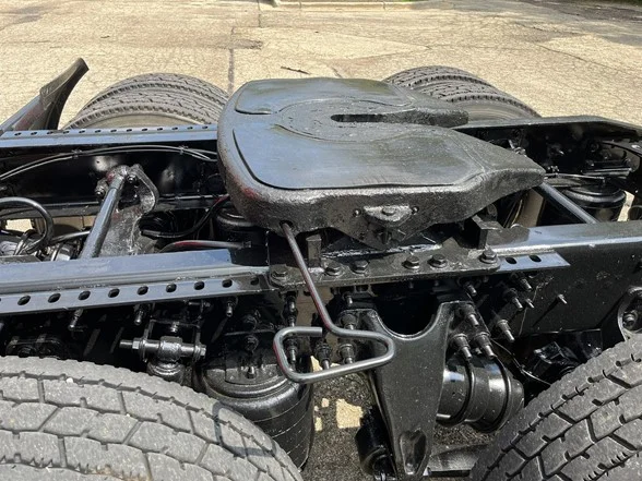 2021 International LT - image 17