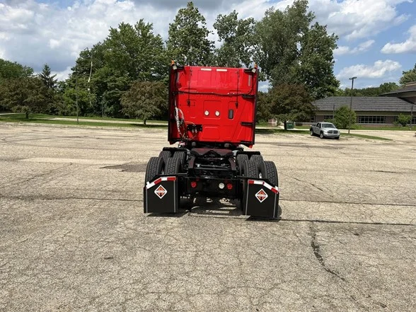 2021 International LT - image 5