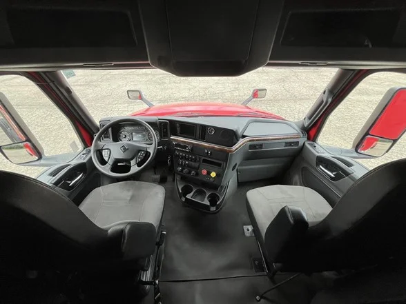 2021 International LT - image 2