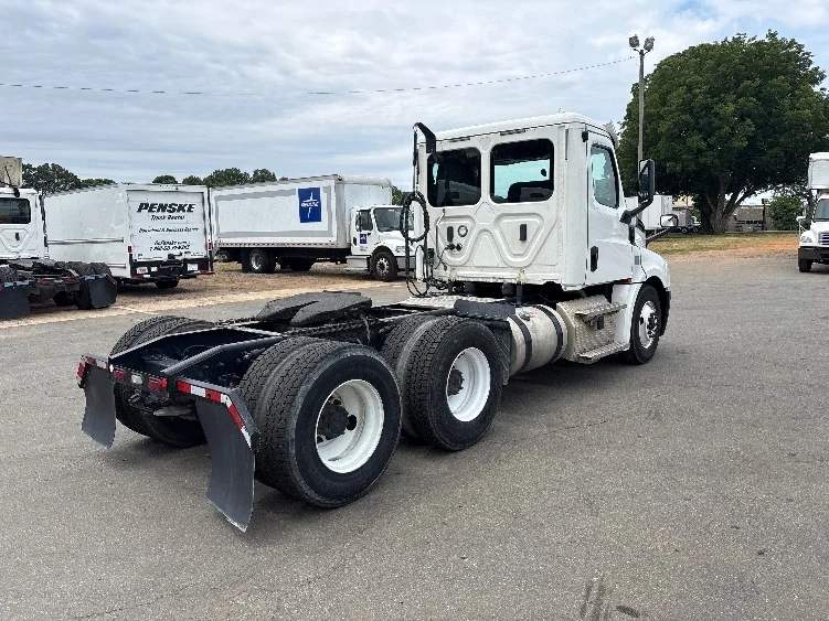 2020 Freightliner Cascadia in Greensboro, NC — photo 7