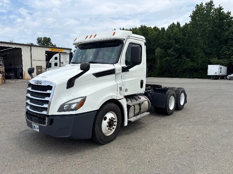 2020 Freightliner Cascadia in Greensboro, NC — photo 3