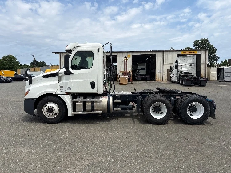 2020 Freightliner Cascadia in Greensboro, NC — photo 4