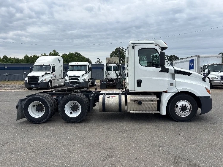 2020 Freightliner Cascadia in Greensboro, NC — photo 8