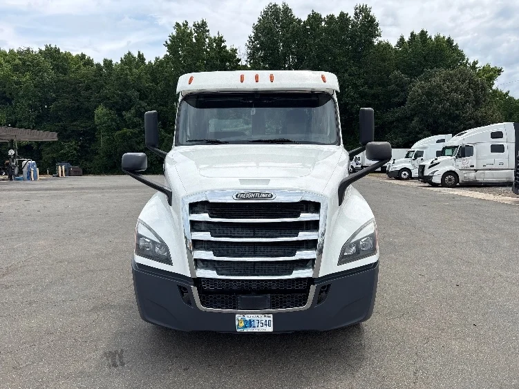 2020 Freightliner Cascadia in Greensboro, NC — photo 2