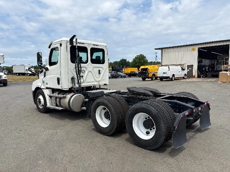 2020 Freightliner Cascadia in Greensboro, NC — photo 5