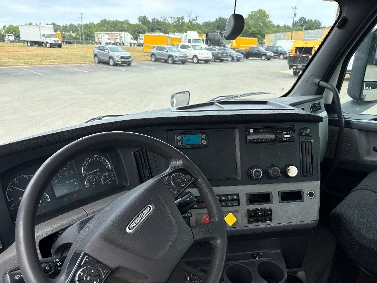 2020 Freightliner Cascadia in Greensboro, NC — photo 10