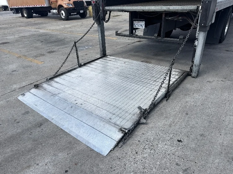 2019 Hino 338 - image 9