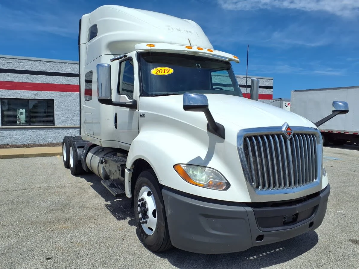 2019 International LT in Cleveland, OH — photo 3