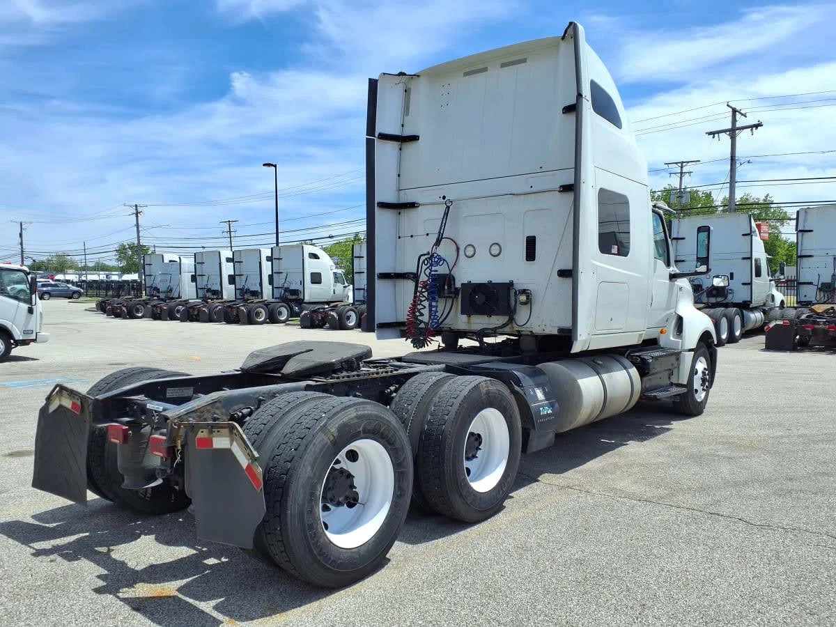2019 International LT in Cleveland, OH — photo 4