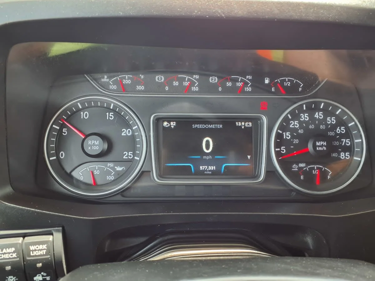 2019 International LT in Cleveland, OH — photo 12