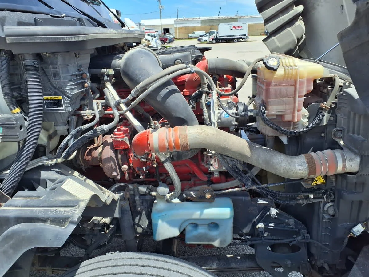 2019 International LT in Cleveland, OH — photo 11