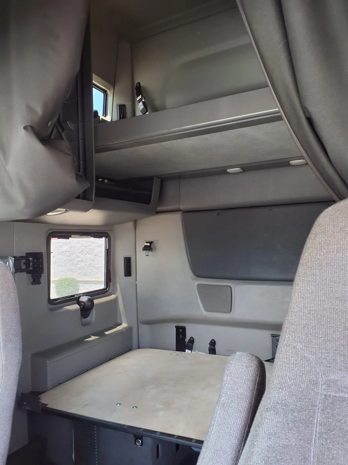 2019 International LT in Cleveland, OH — photo 8