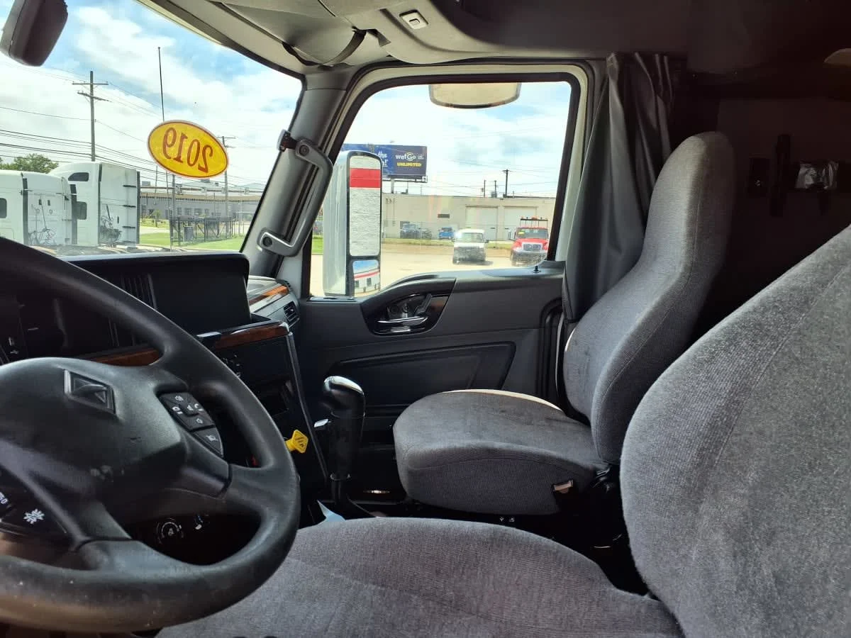 2019 International LT in Cleveland, OH — photo 7