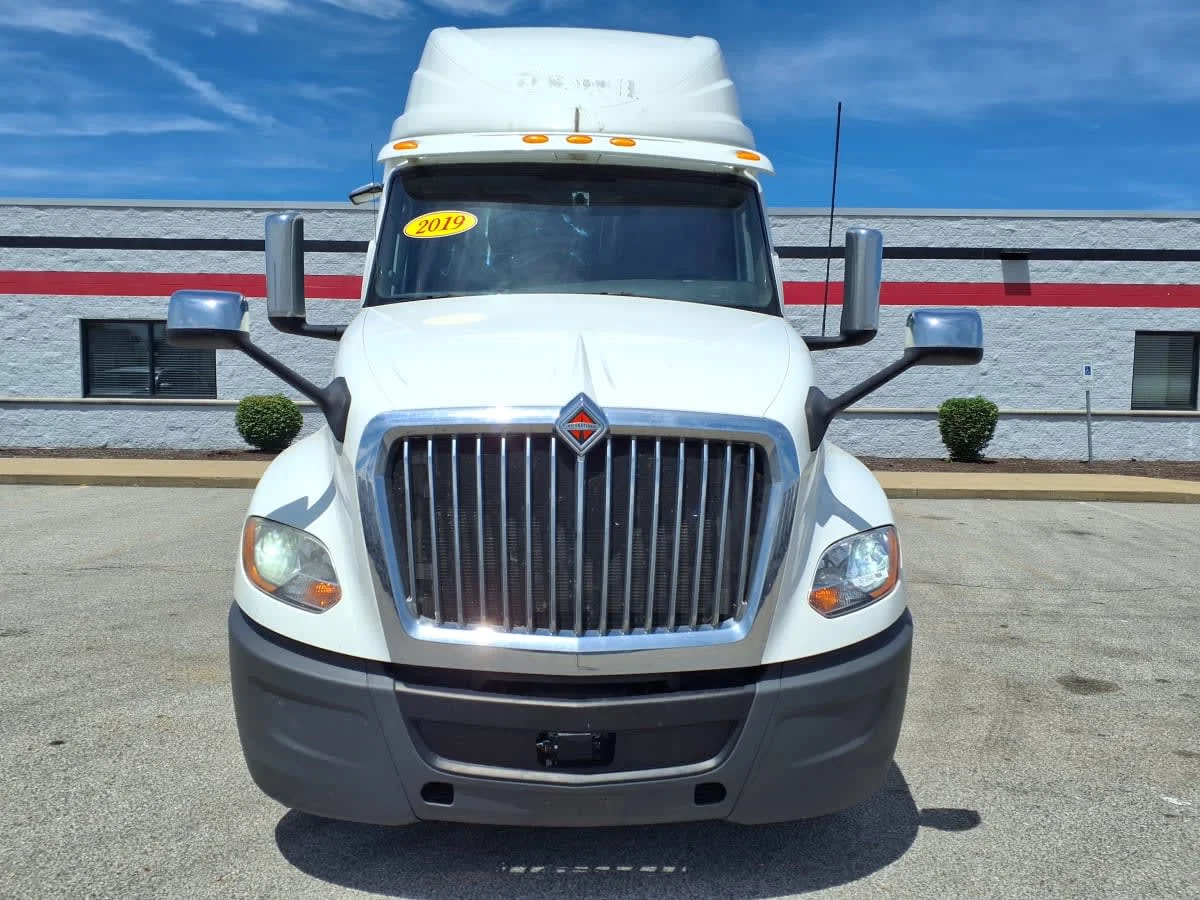 2019 International LT in Cleveland, OH — photo 2