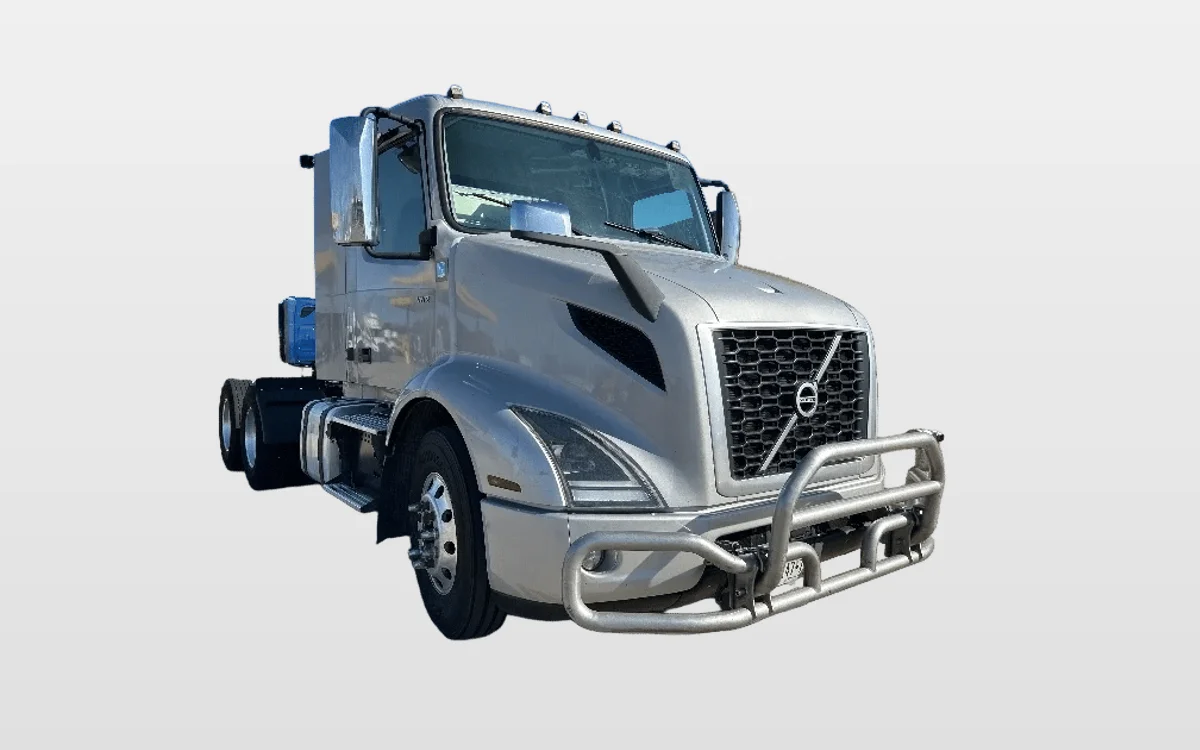 2020 Volvo - image 1