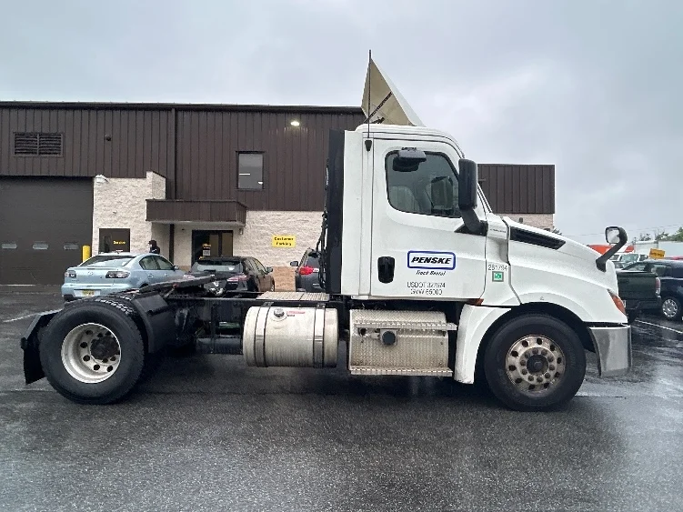 2019 Freightliner Cascadia in Montgomery, NY — photo 8