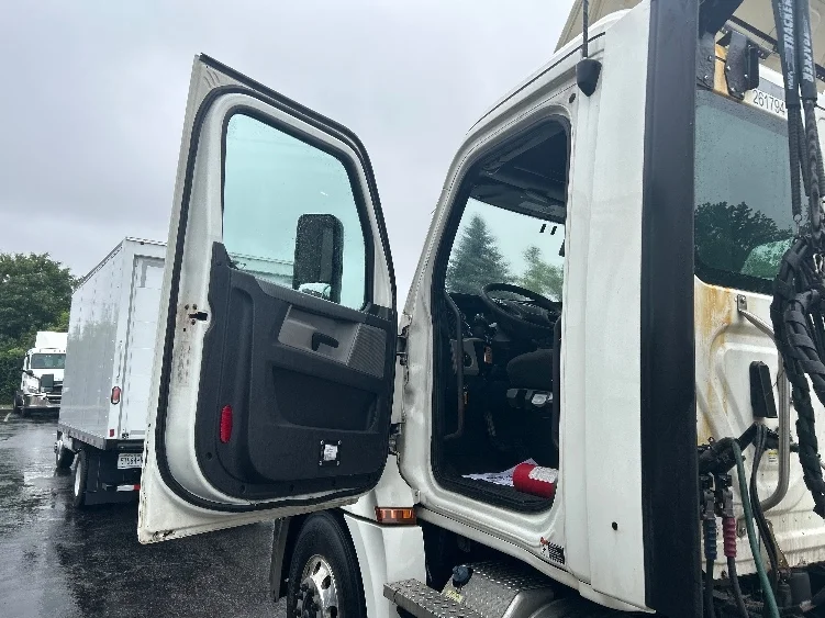 2019 Freightliner Cascadia in Montgomery, NY — photo 9