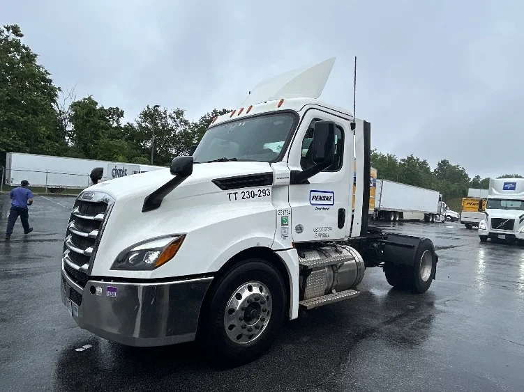 2019 Freightliner Cascadia in Montgomery, NY — photo 3