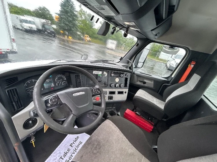 2019 Freightliner Cascadia in Montgomery, NY — photo 10