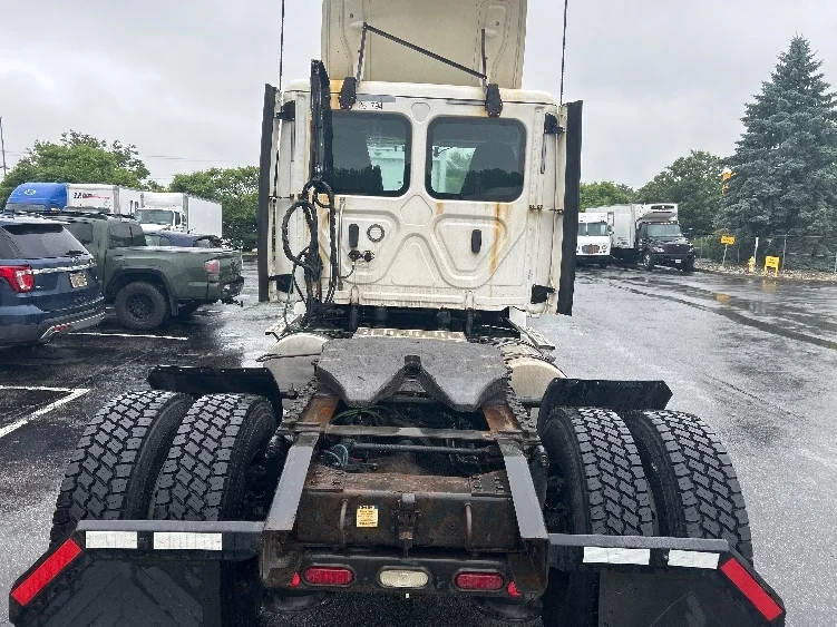 2019 Freightliner Cascadia in Montgomery, NY — photo 6