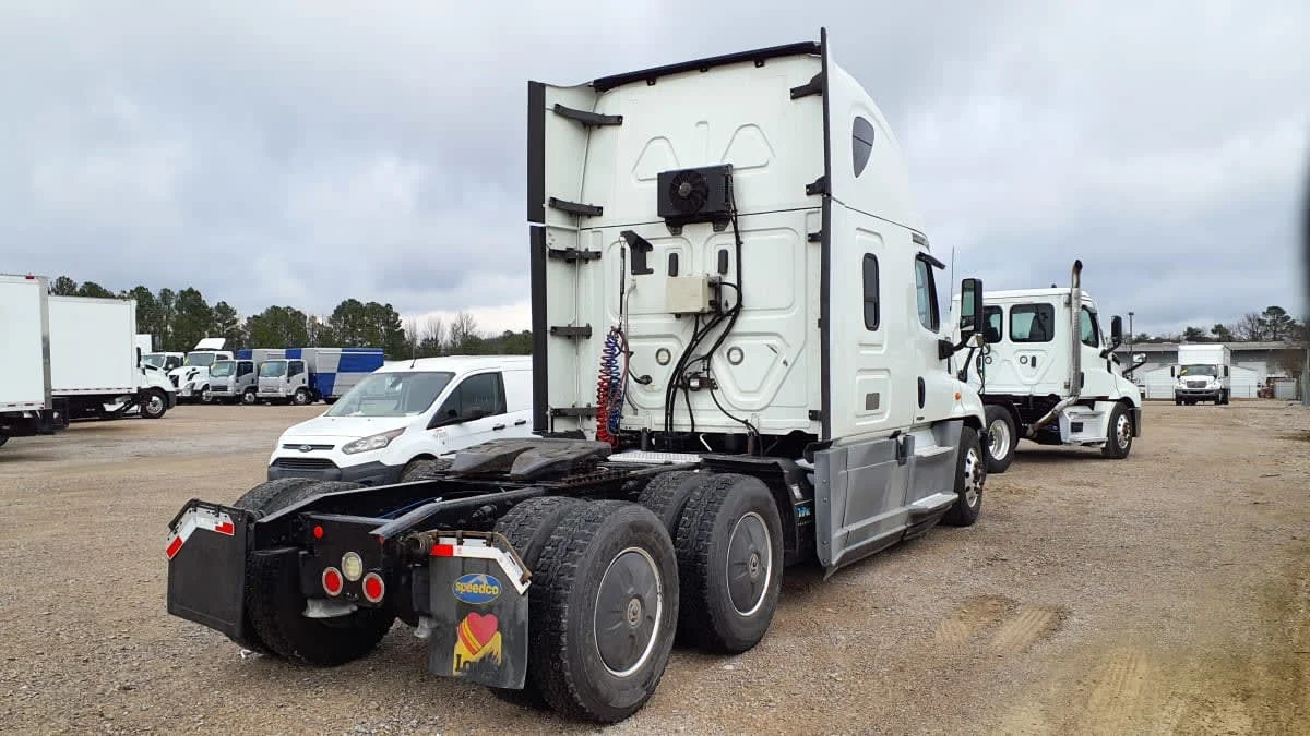 2020 Freightliner Cascadia in Birmingham, AL — photo 4