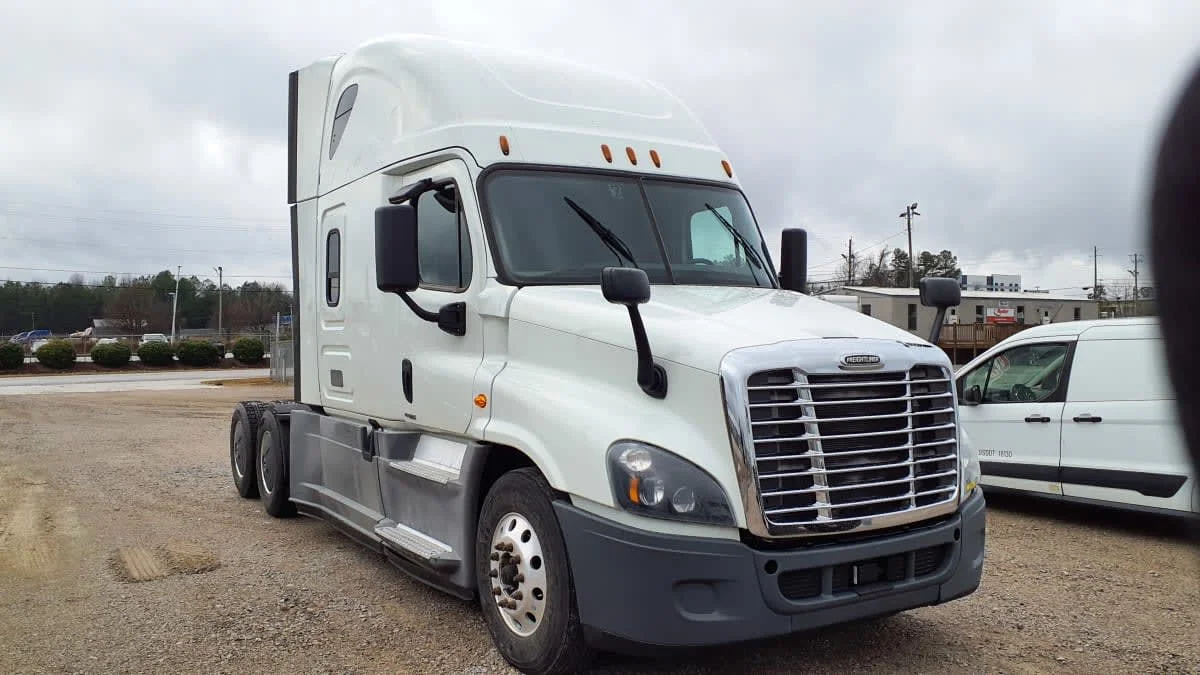 2020 Freightliner Cascadia in Birmingham, AL — photo 3