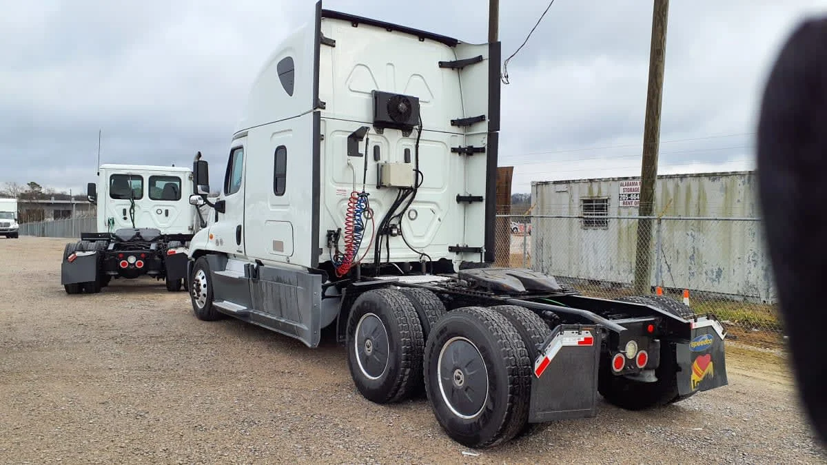 2020 Freightliner Cascadia in Birmingham, AL — photo 6