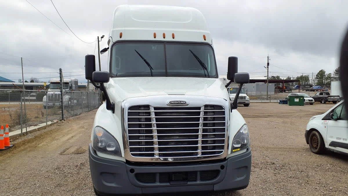 2020 Freightliner Cascadia in Birmingham, AL — photo 2