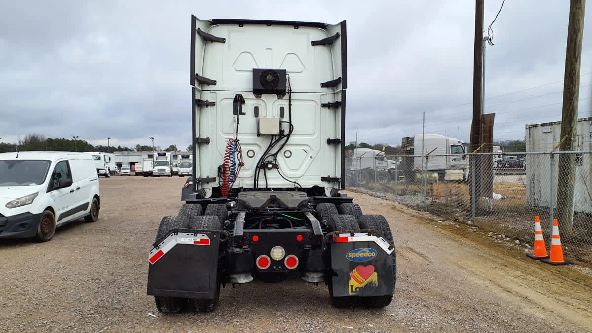 2020 Freightliner Cascadia in Birmingham, AL — photo 5
