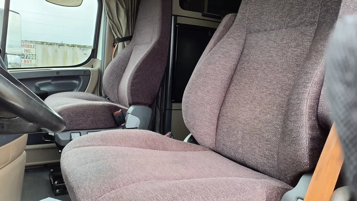 2020 Freightliner Cascadia in Birmingham, AL — photo 7