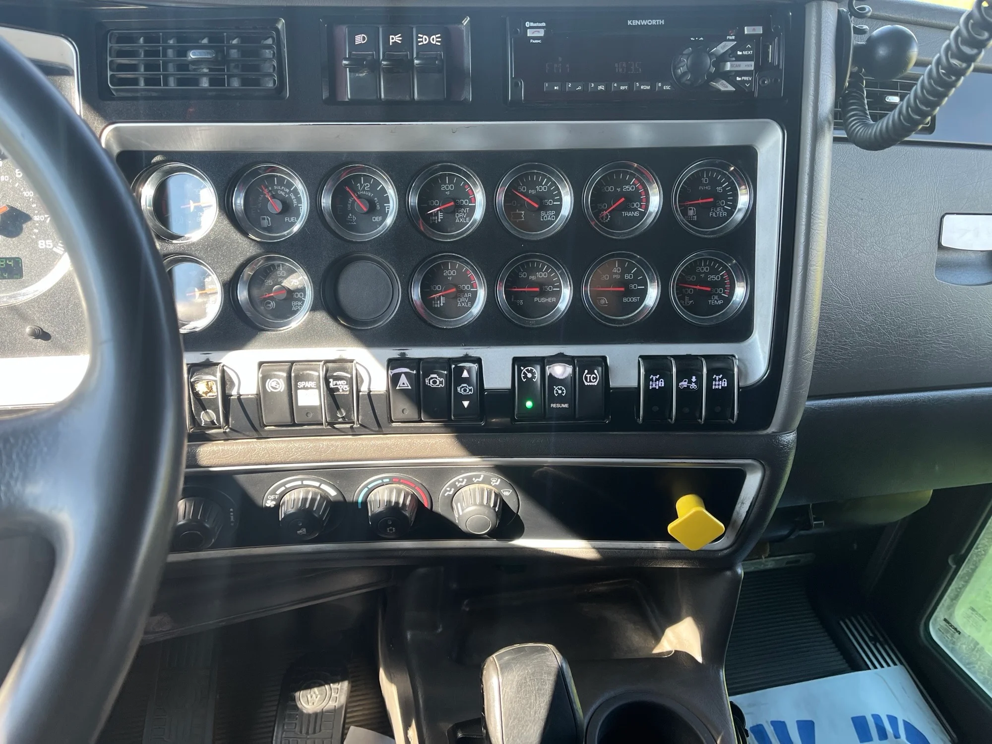 2019 Kenworth T800 - image 10