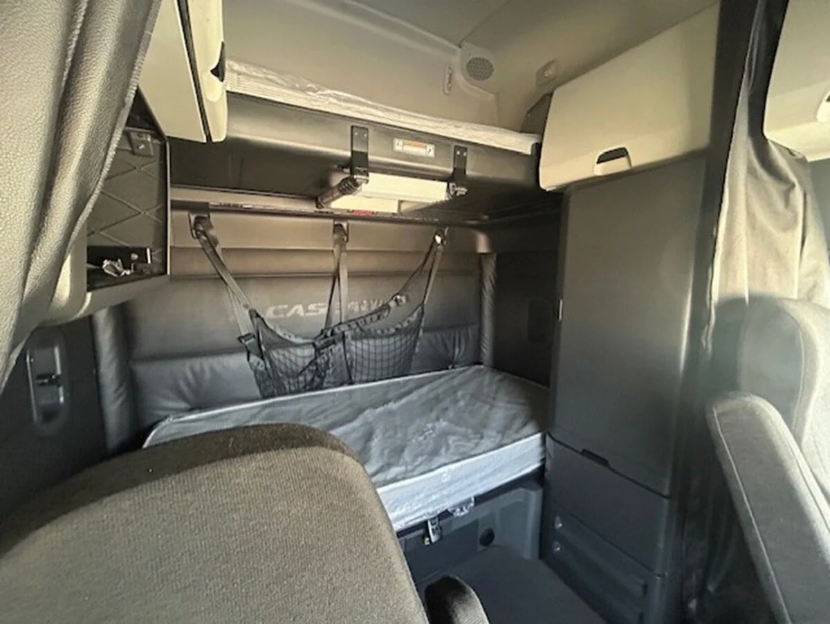 2023 Freightliner Cascadia - image 16