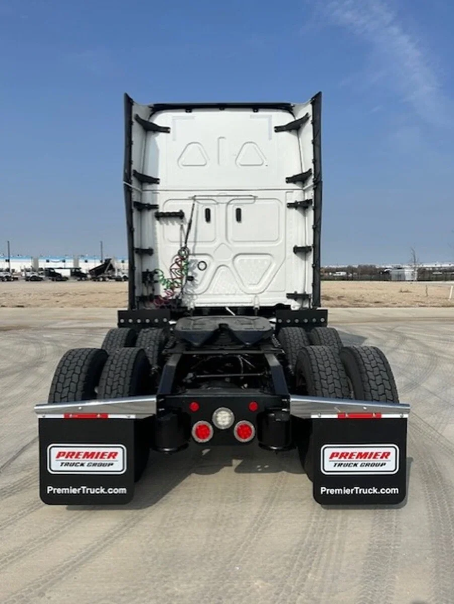 2023 Freightliner Cascadia - image 4