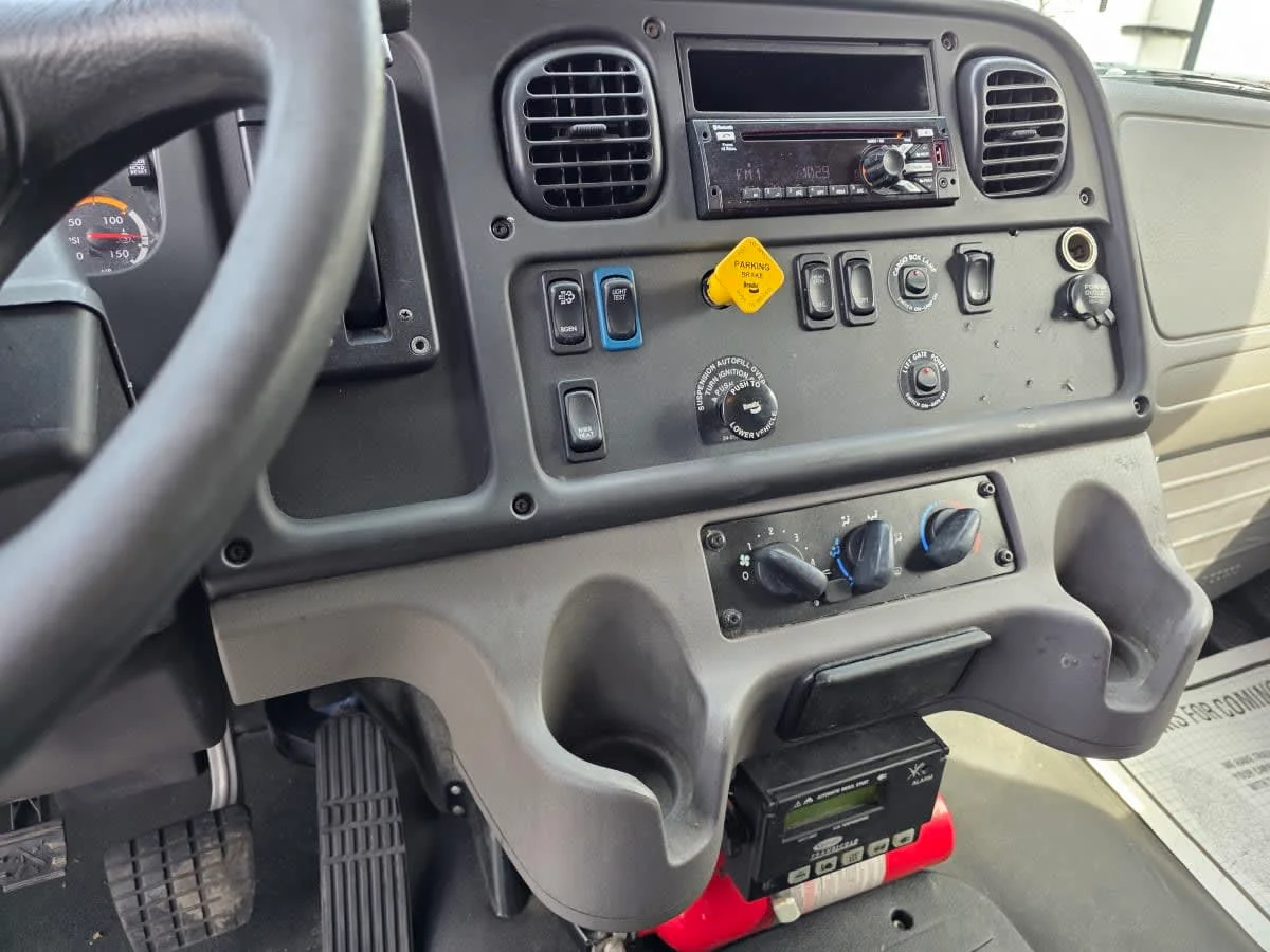 2018 Freightliner M2 106 - image 16