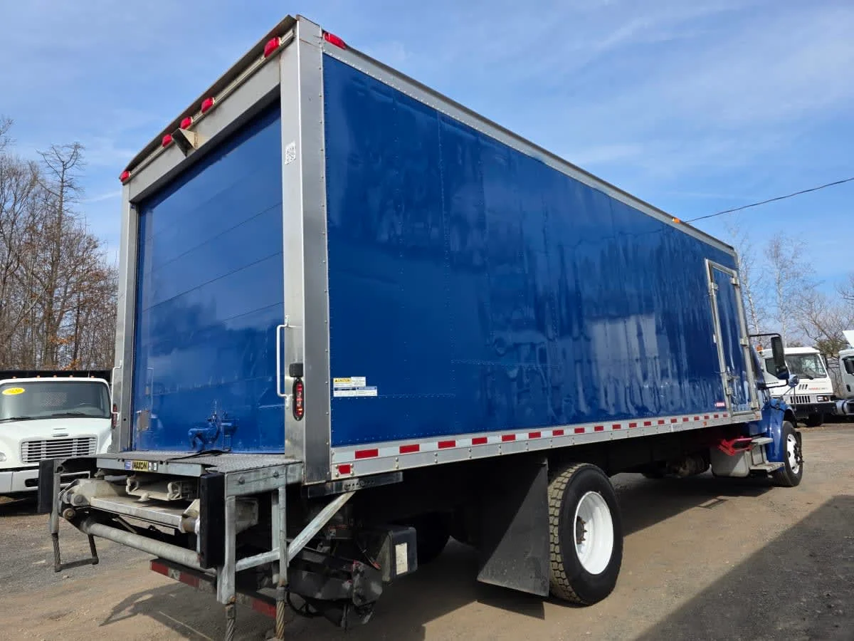 2018 Freightliner M2 106 - image 4