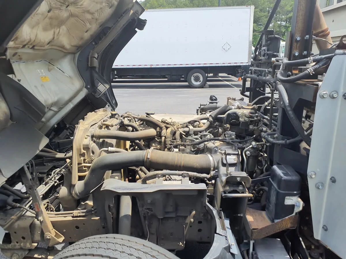 2019 Isuzu NRR in Atlanta, GA — photo 9