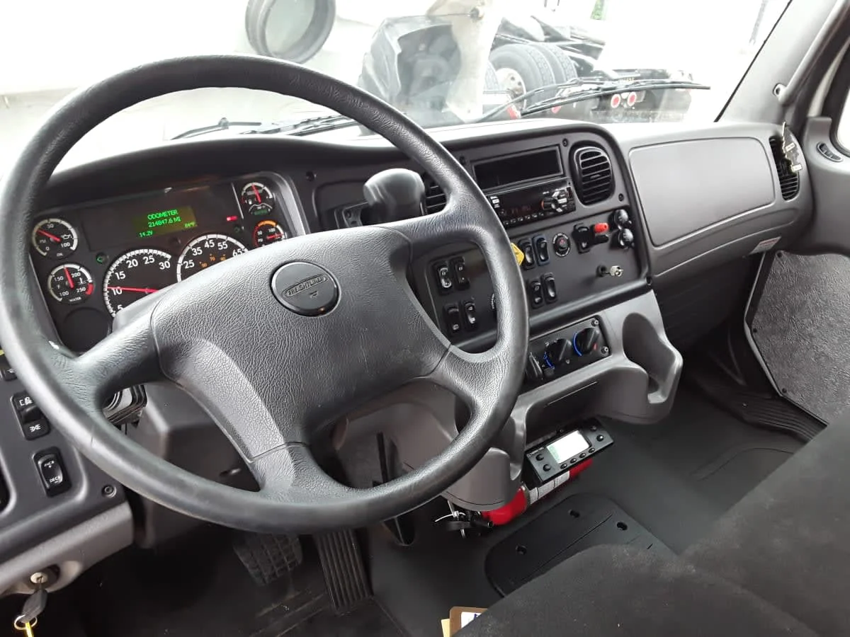 2019 Freightliner M2 106 - image 8