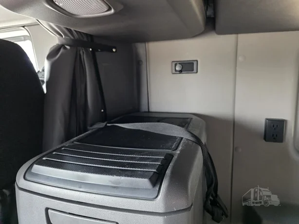 2024 International LT - image 41