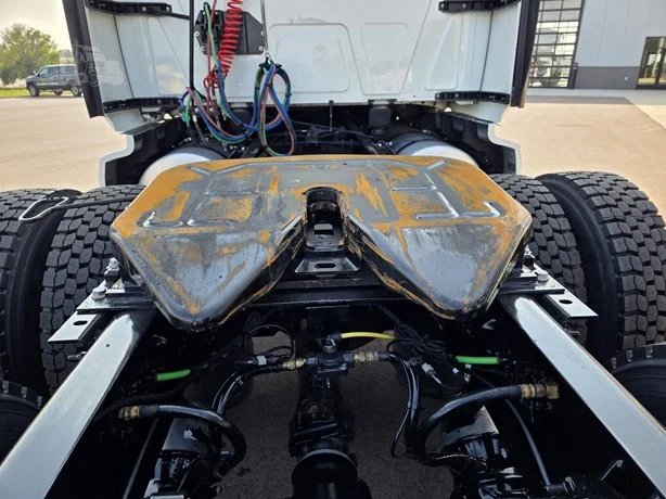 2024 International LT - image 13