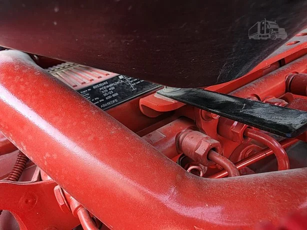 2024 International LT - image 19