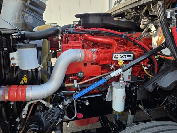 2024 International LT - image 18