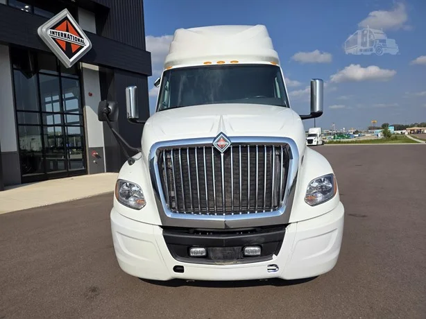 2024 International LT - image 8