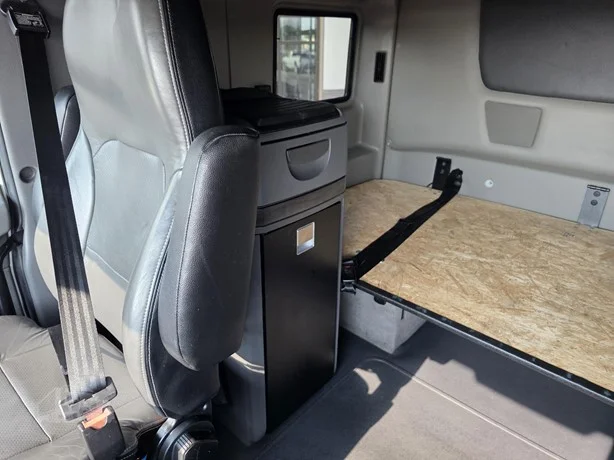 2024 International LT - image 38